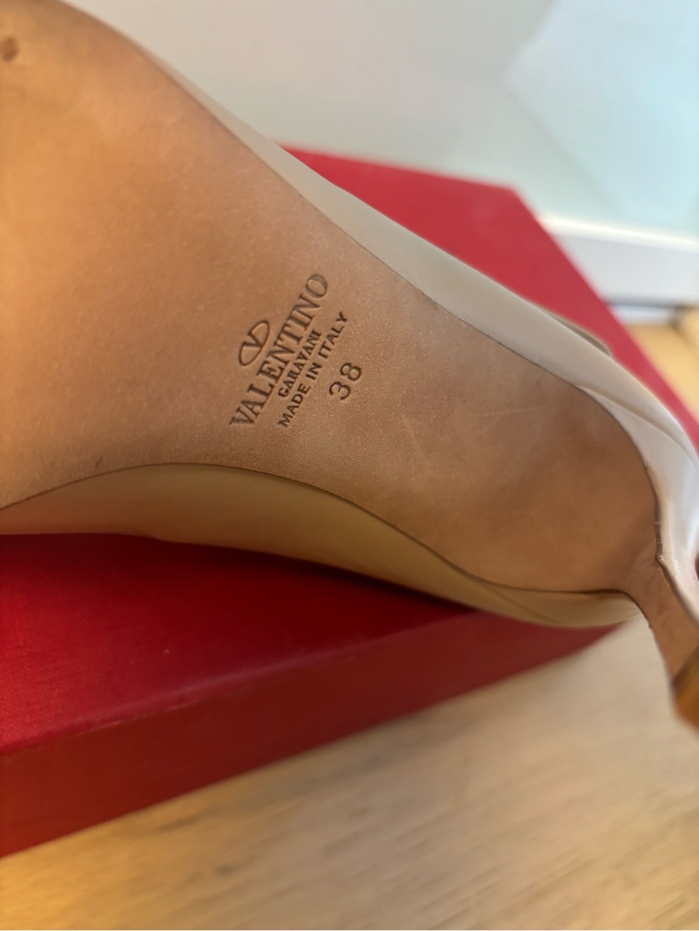 Valentino Garavani Beige Lace-Up Rockstud Pointed Pumps - Picture 4 of 7